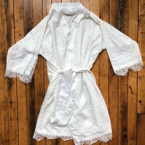Women’s White Lace Robe